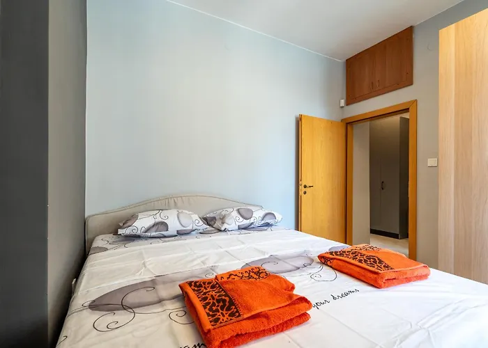 Downtown Apartment Eymi