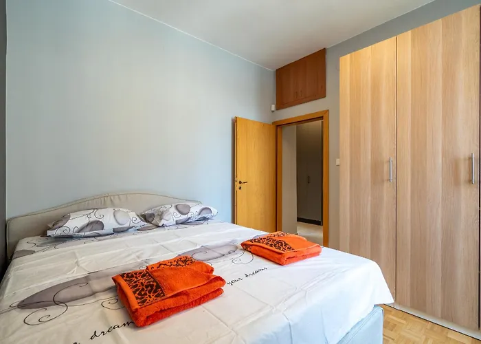Downtown Apartment Eymi