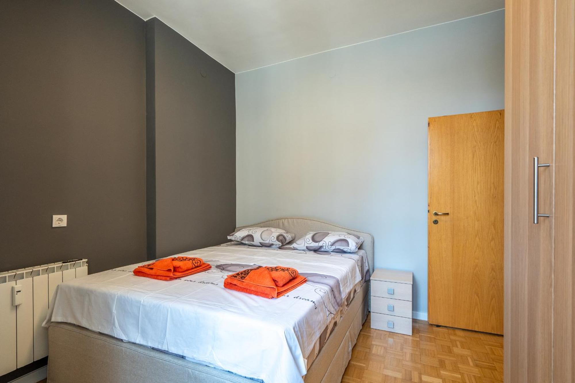 Apartament Downtown Eymi *